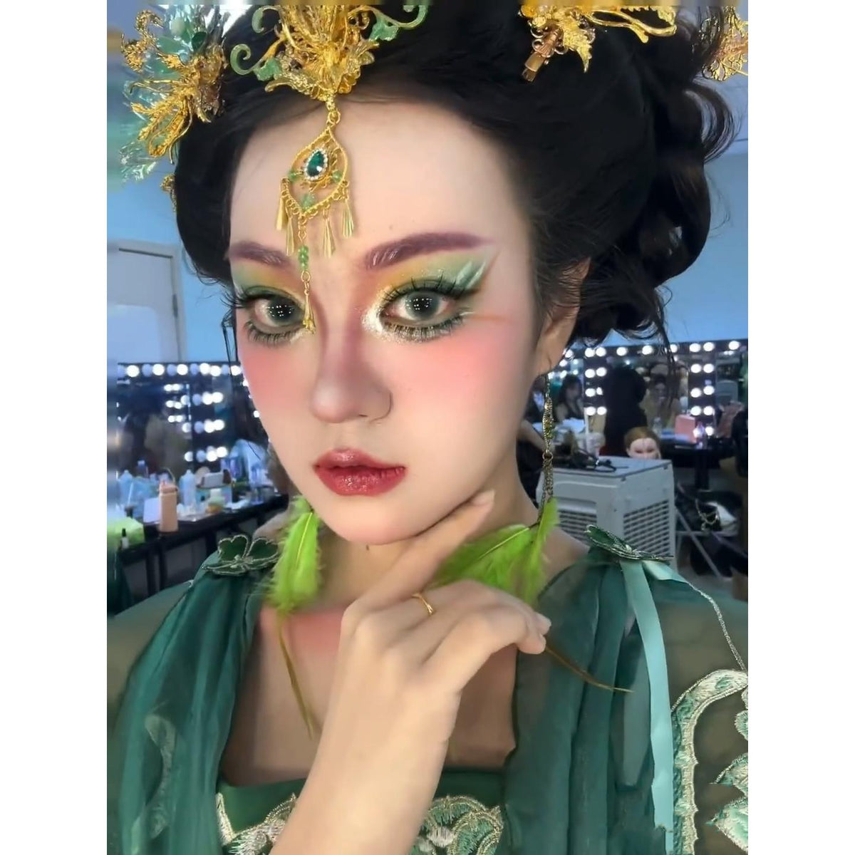 Kính áp tròng màu ALSYLV OVOLOOK 14.50mm màu xanh lá (thời hạn sử dụng 6 tháng)