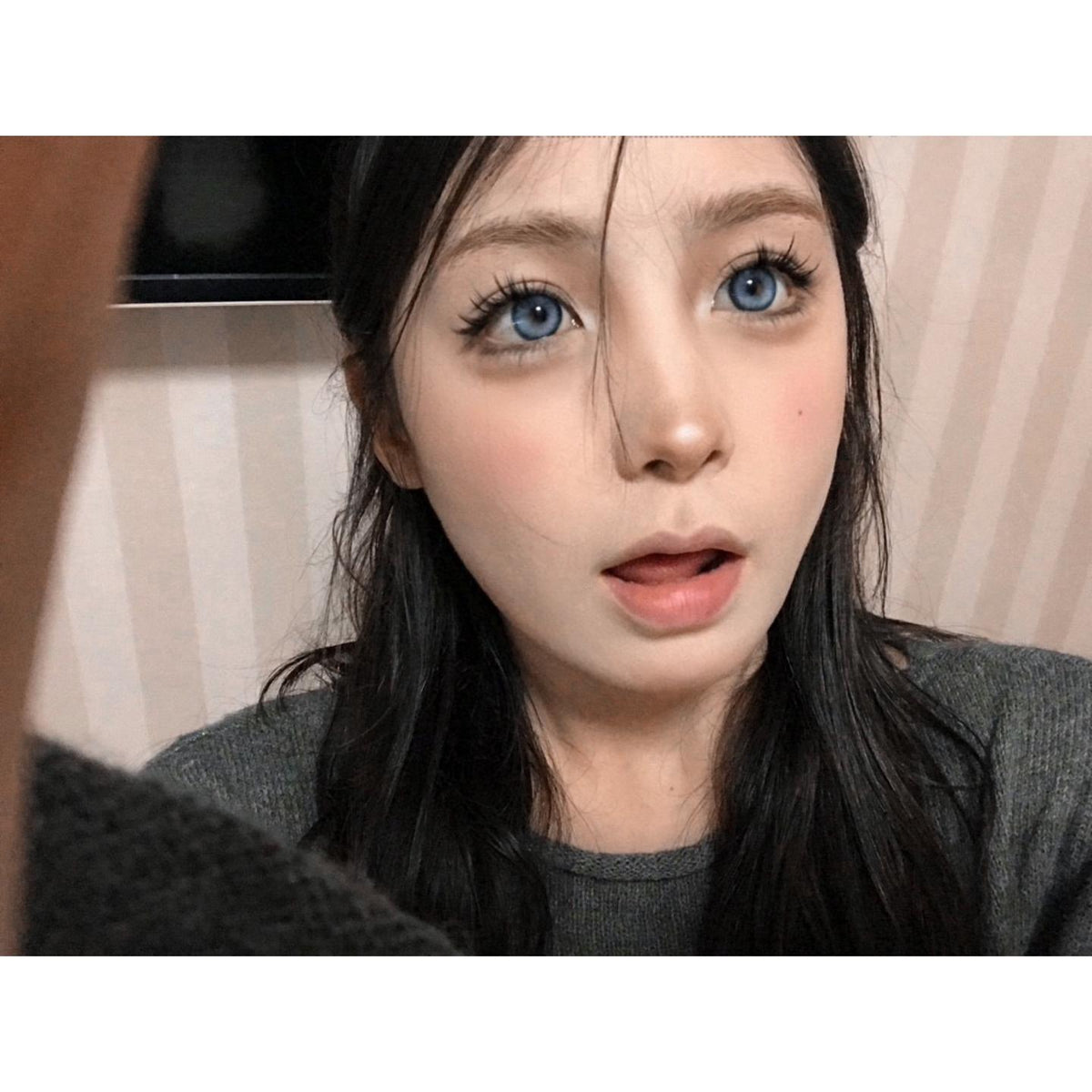 YSBZANG MorningCon คอนแทคเลนส์สีฟ้า ขนาด 14.20 มม. (ชนิดราย 6 เดือน)